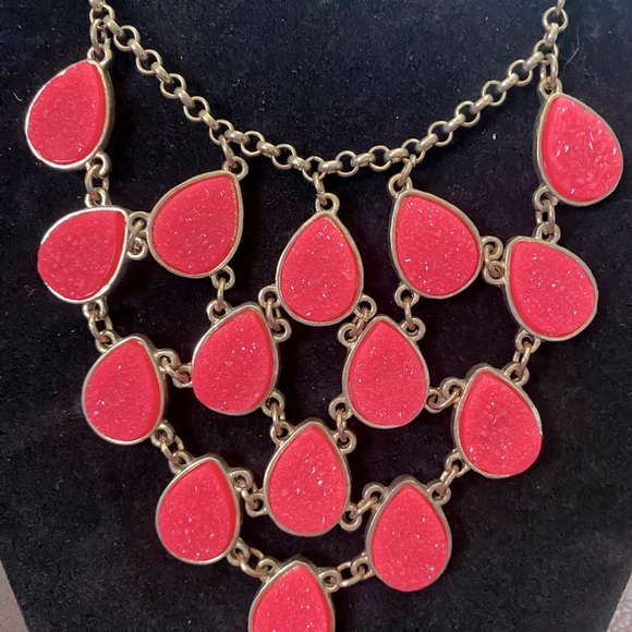 Make a statement with this Elegant coral/pink colorTeardrop Necklace - Picture 1 of 6
